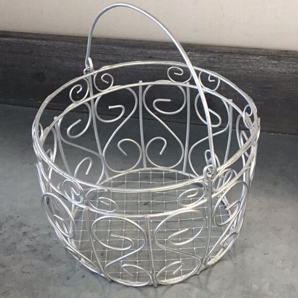 Metal Scroll basket with handle grift basket for occasions or organization - Picture 1 of 5